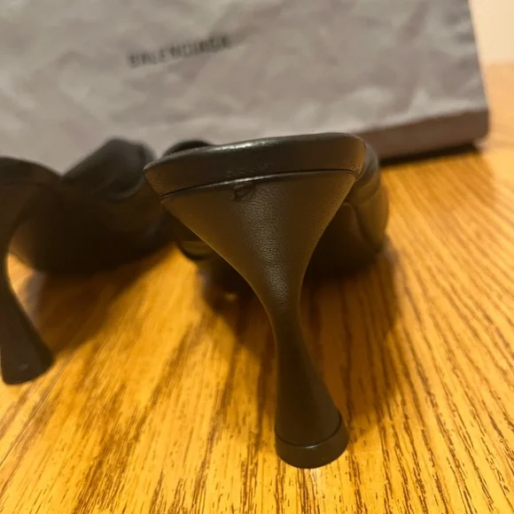 Balenciaga Drapy‎ Leather Mules - Picture 8 of 8